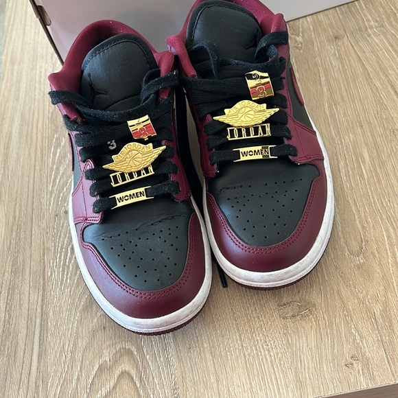 Shoes - Picture 4 of 7